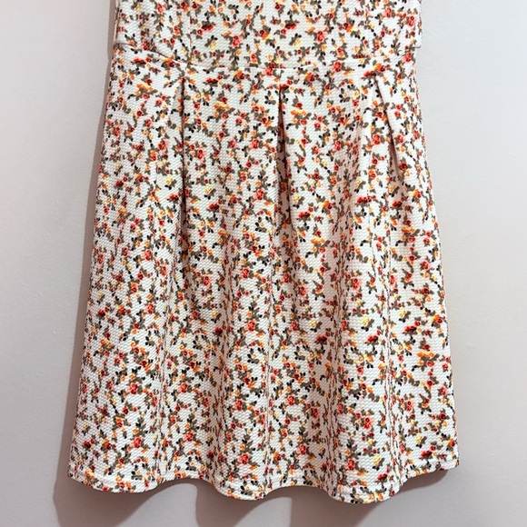 3/$10⚡️Sweetheart Cut Cream & Floral Strapless Textured Dress w Pleated Skirt - Picture 6 of 12